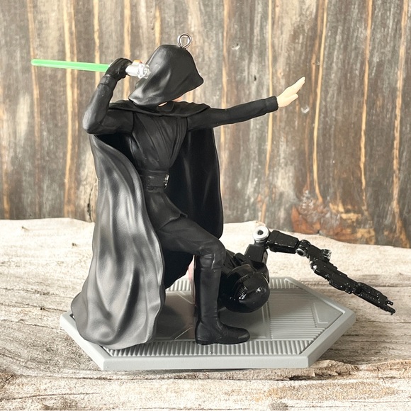 NWT Star Wars, the Mandalorian, a Jedi returns Disney Christmas tree ornament - Picture 8 of 10